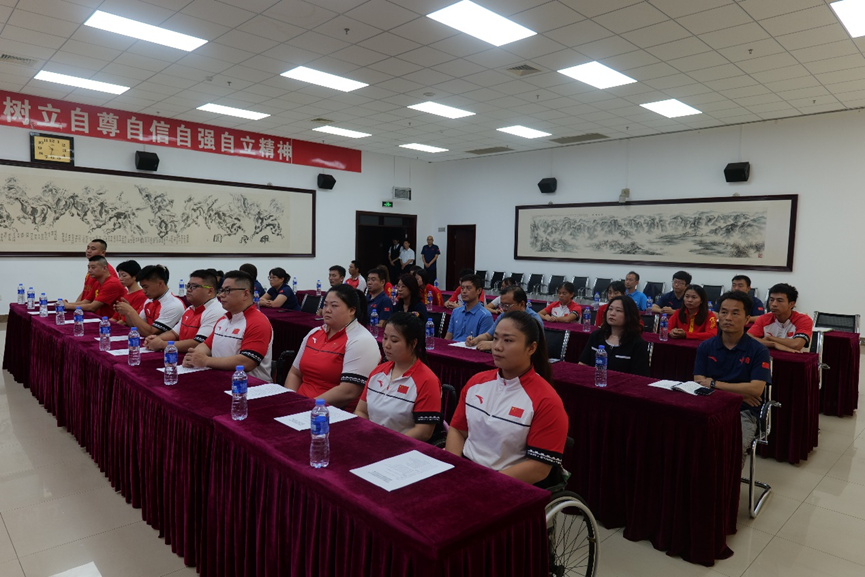 图为签约仪式现场